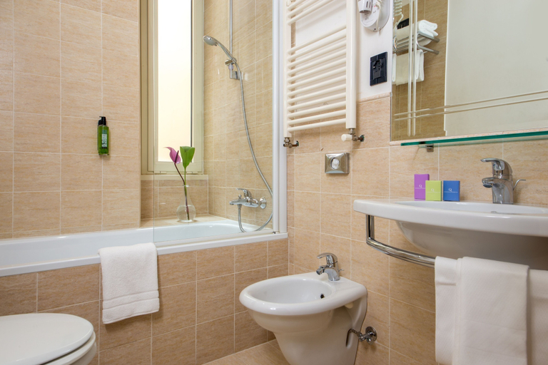 Bathroom 4, Hotel Regno, Rome