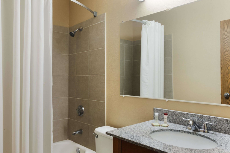 Bathroom 4, Super 8 by Wyndham Taylor/Detroit Area, Wayne