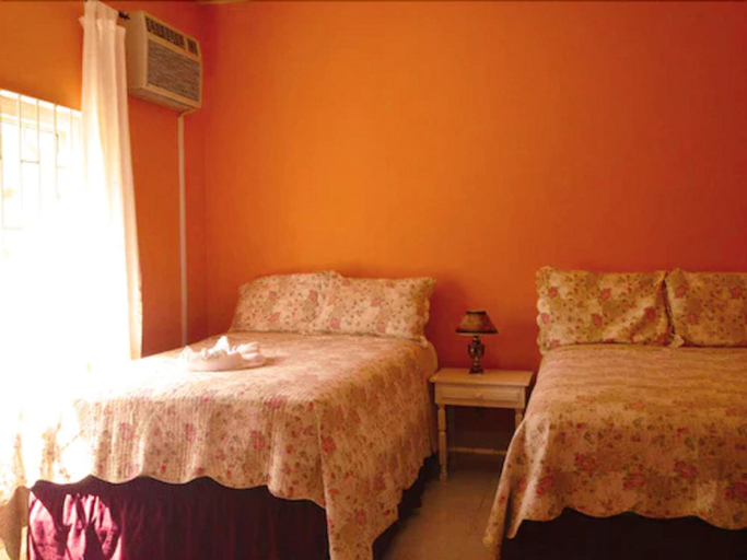 Bedroom 2, Executive Mamme Bay Hotel and Conference