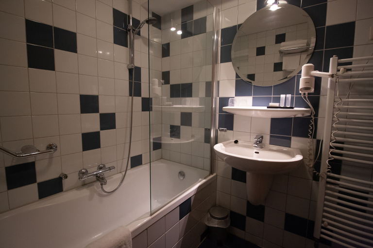 Bathroom 4, Linge Hotel Elst, Overbetuwe