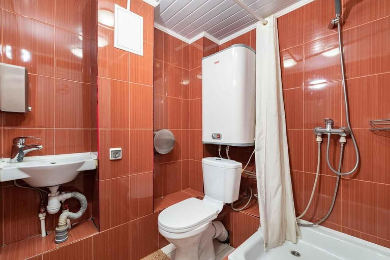 Bathroom 3, Hostel Holiday Super, Vysokogorskiy rayon