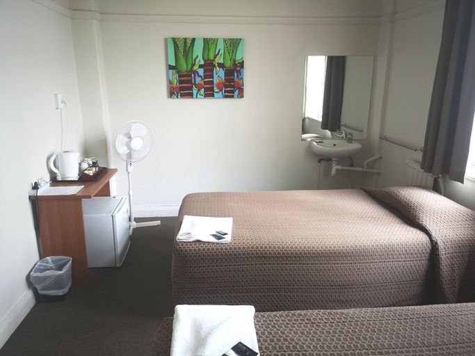 Bedroom 3, Kiwi International Hotel, Waitakere