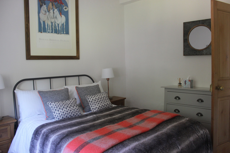 Bedroom 2, Pardlestone Farm – Self-Catering Cottages, Somerset