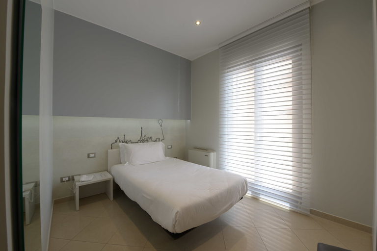 Bedroom 3, Imperiali Hotel, Brindisi