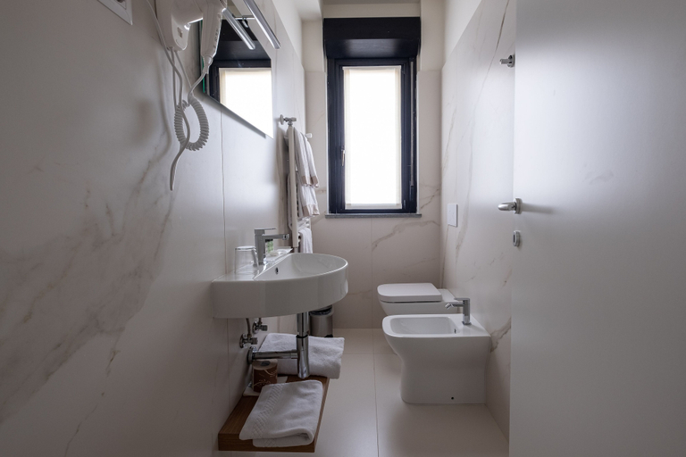 Bathroom 4, Hotel La Torretta, Milano