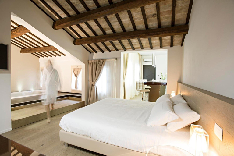 Bedroom 4, Borgoleoni 18, Ferrara