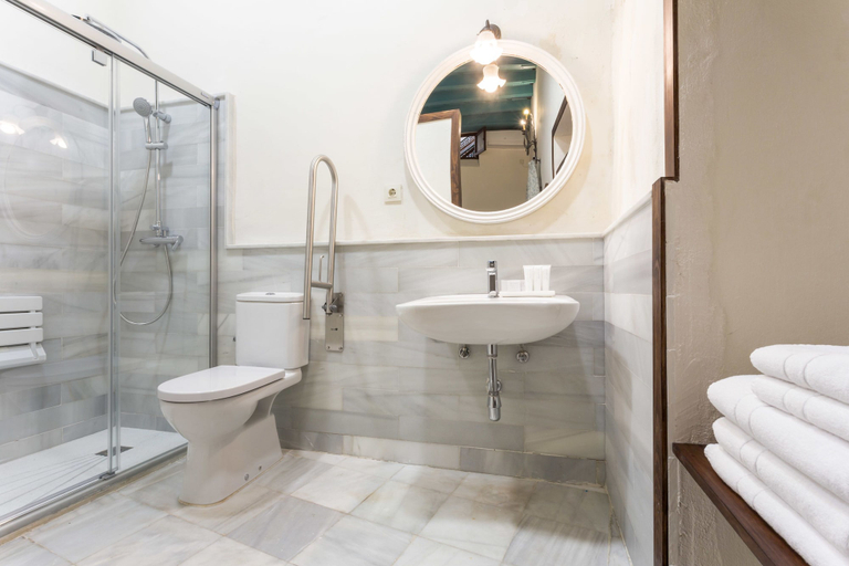 Bathroom 4, Plaza de la Alfalfa, Sevilla