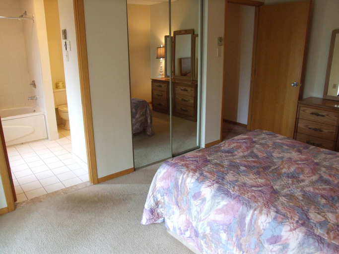Bedroom 4, Hôtellerie Jardins de Ville, La Région-Sherbrookoise
