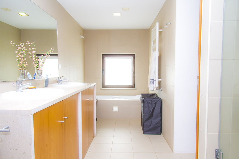 Bathroom 4, Liiiving in Caminha - Oak Tree Chill, Caminha