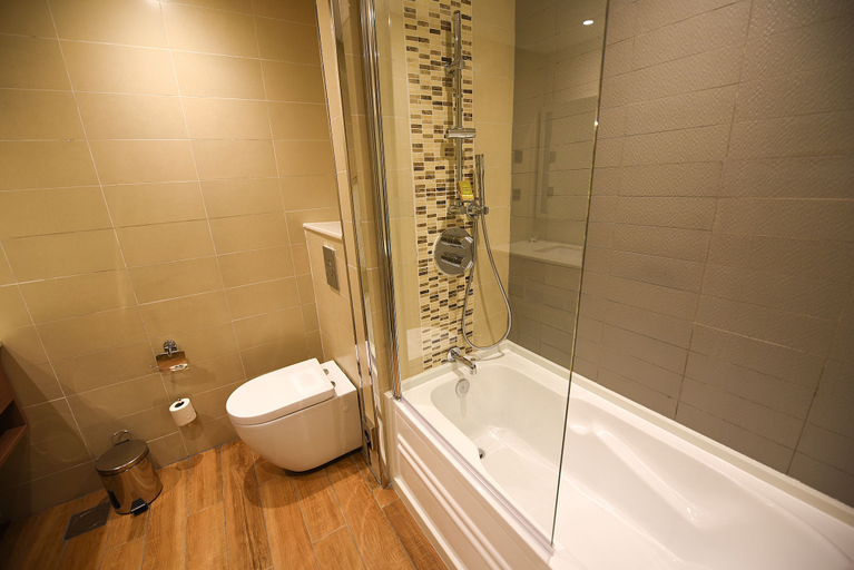Bathroom 5, Hilton Garden Inn Kampala, Kampala