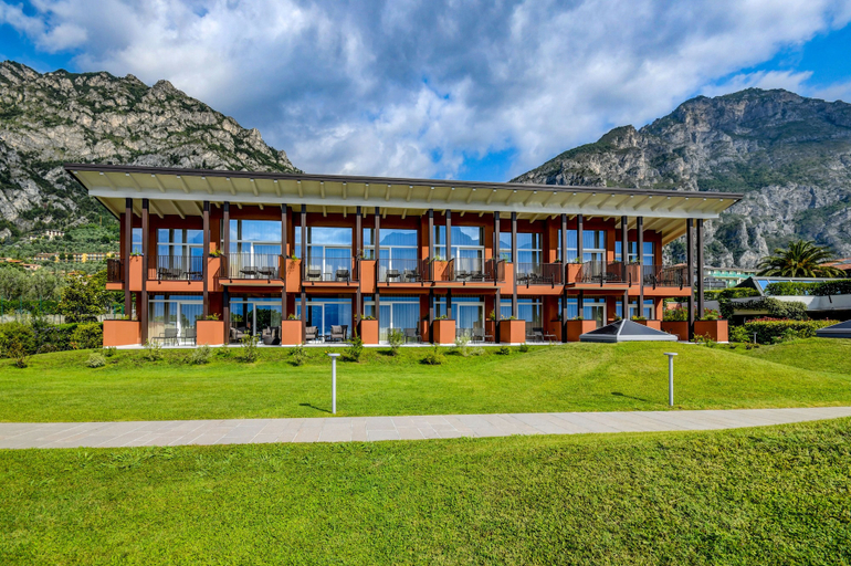 Exterior & Views 2, Hotel Du Lac, Brescia