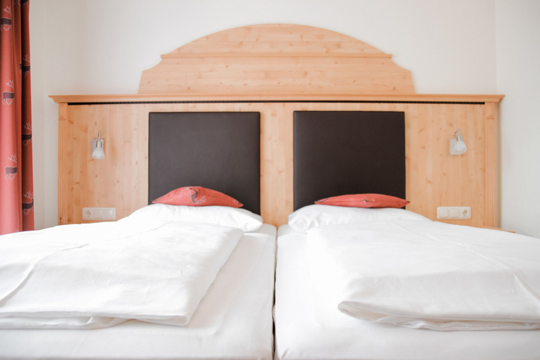 Bedroom 3, Hotel & Gasthof Wolfringmühle, Schwandorf