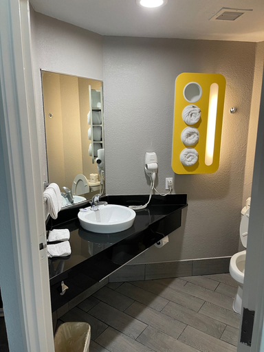 Bathroom 4, Motel 6 Irving, TX - DFW Airport North, Irving
