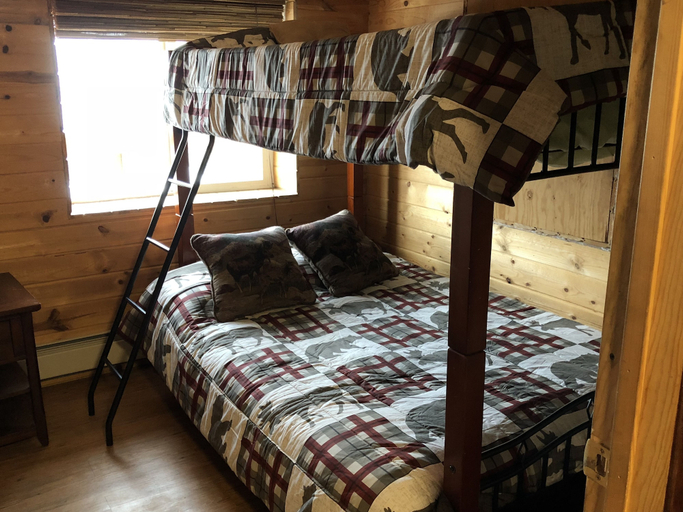 Bedroom 2, Alpine Creek Lodge, Matanuska-Susitna