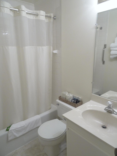 Bathroom 4, Amish Country Motel, Lancaster