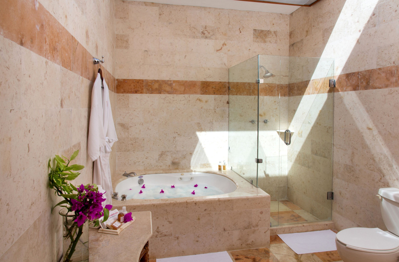 Bathroom 4, Hacienda Uxmal Plantation & Museum, Santa Elena