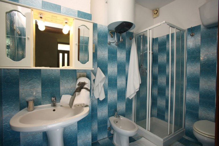 Bathroom 4, Hotel & Residence Matarese, Napoli