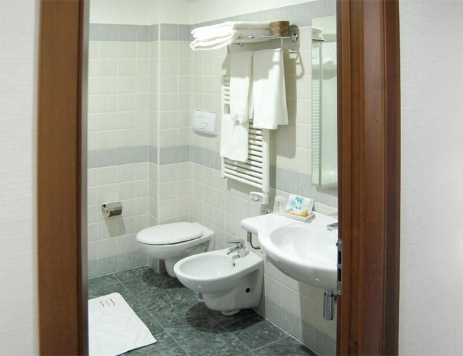 Bathroom 5, Vea Resort, Salerno