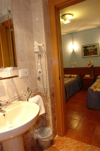 Bathroom 5, Hotel Campus, Burgos