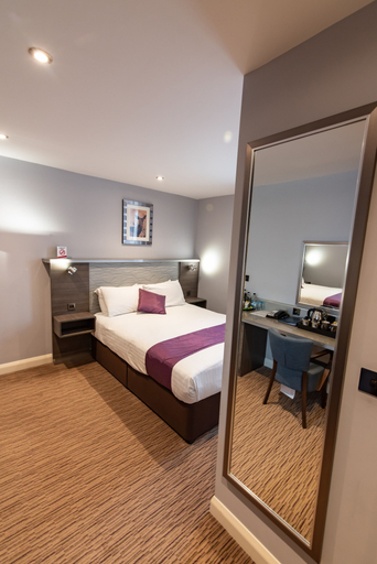Bedroom 3, The Hog's Back Hotel & Spa Farnham, Surrey