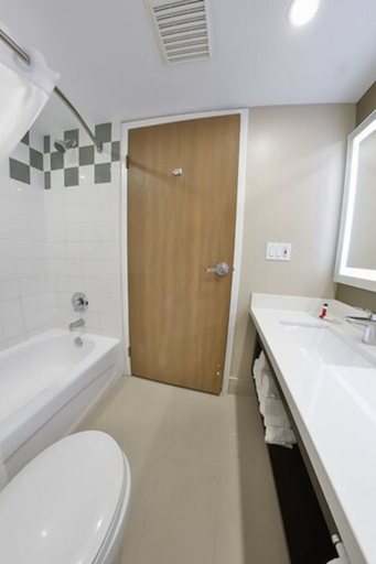 Bathroom 4, Super 8 by Wyndham Ajax/Toronto On, Durham