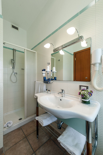 Bathroom 4, Millennium Gold Hotel, Napoli