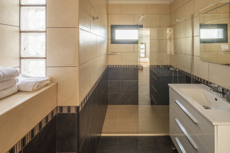 Bathroom 3, Playa Blanca Beach Mate, Las Palmas
