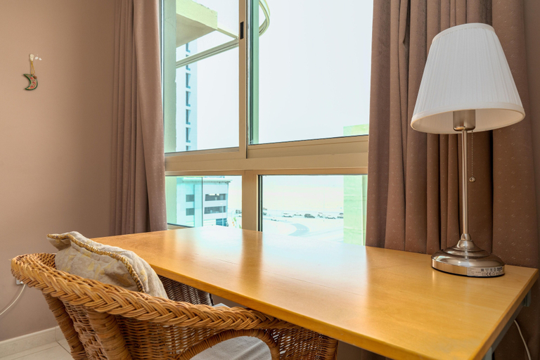 Interior 2, Lux BnB I Turia Tower I Lake & Garden View, Dubai