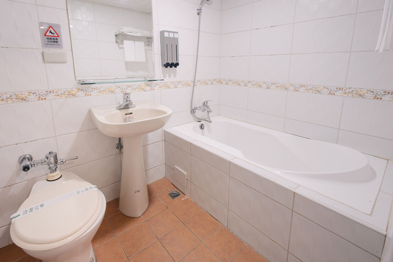 Bathroom 3, Kiwi Express Hotel - Taichung Station Branch 10, Taichung