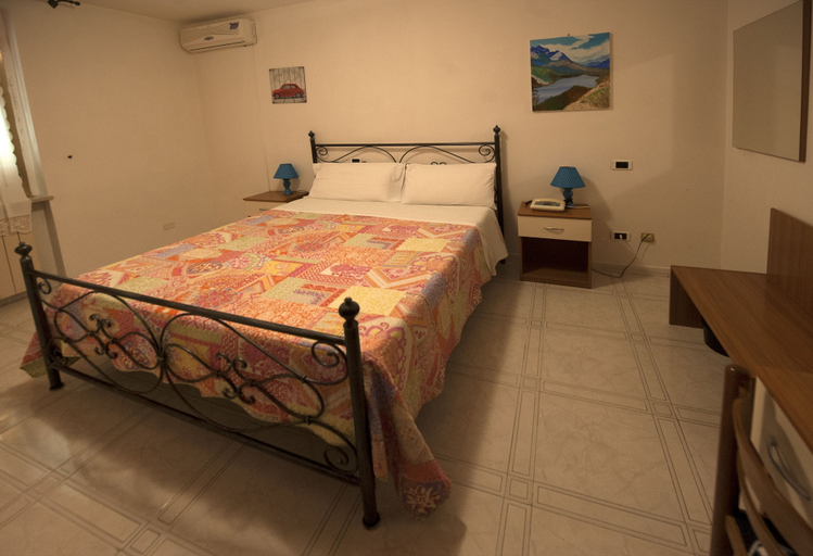 Bedroom 4, Hotel Athena, Perugia
