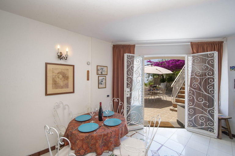 Others 5, Villa Isabel, Salerno