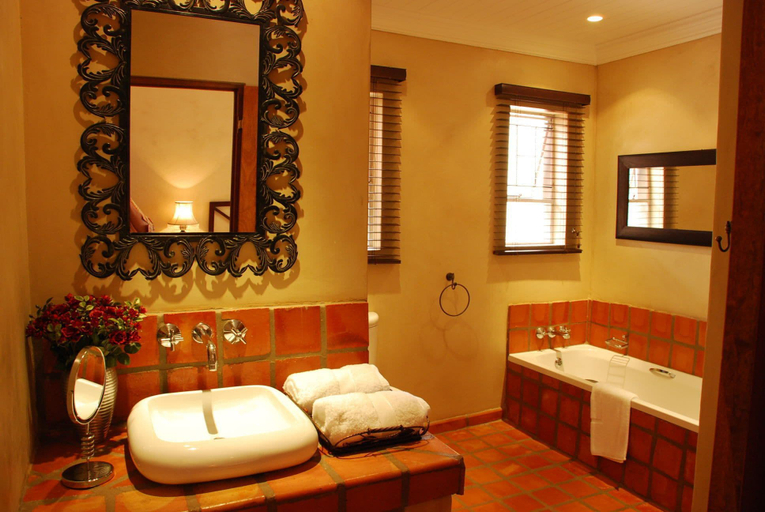Bathroom 4, Opikopi Guest House, City of Tshwane