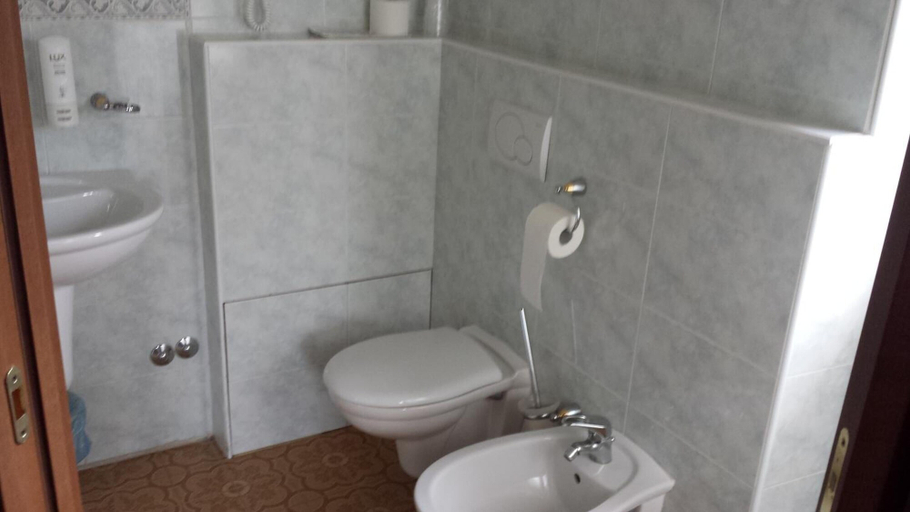Bathroom 4, Hotel Mirabeau, Como