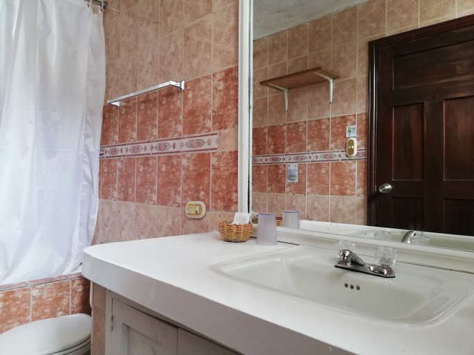 Bathroom 3, Casa Giralda, Baños