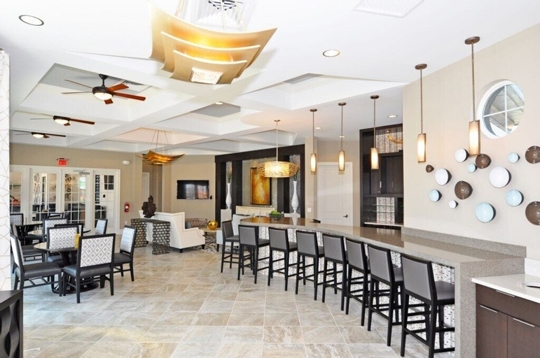 Food & Drinks 5, Solterra 7 Bedroom House, Polk