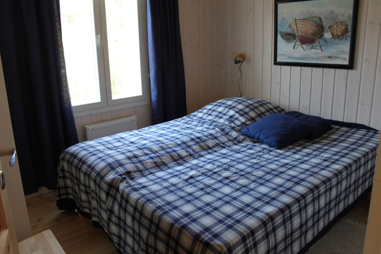 Bedroom 2, Rantakari Cottage, Kymenlaakso
