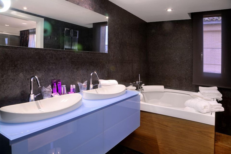 Bathroom 5, San Ramon del Somontano, Huesca