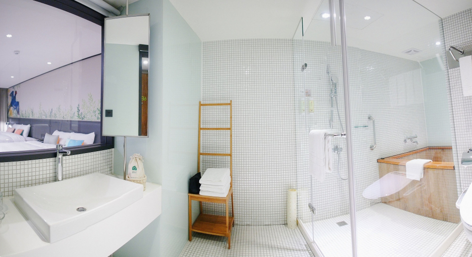 Bathroom 5, Energy Inn, Taipei City