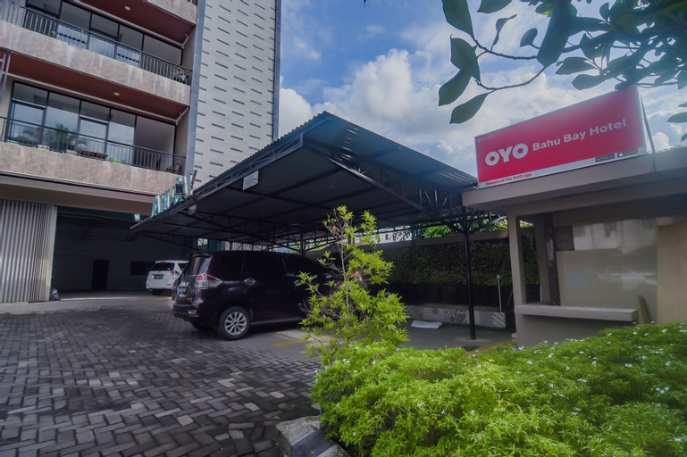Exterior & Views 2, Super OYO 90312 Bahu Bay Hotel, Manado
