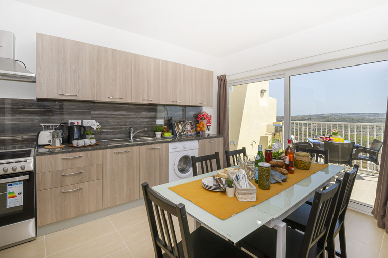 Others 5, Summer Breeze with Panoramic terrace by Getaways Malta