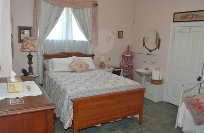 Bedroom 3, Carrier Houses B&B, Rutherford