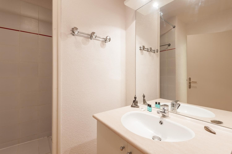 Bathroom 3, City Résidence Marcy l'Etoile, Rhône