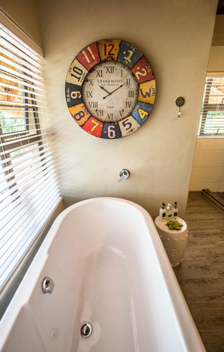Bathroom 5, La Roca Guest House, Ehlanzeni