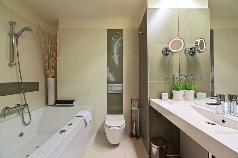 Bathroom 4, Hotel Cubix, Brasov