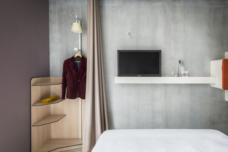 Bedroom 4, OKKO Hotels Grenoble Centre, Isère