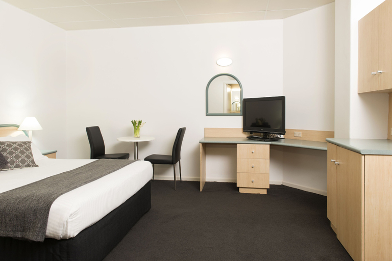 Bedroom 2, Adelaide Riviera Hotel, Adelaide
