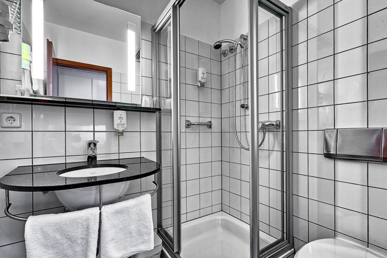 Bathroom 4, attimo Hotel Stuttgart, Stuttgart