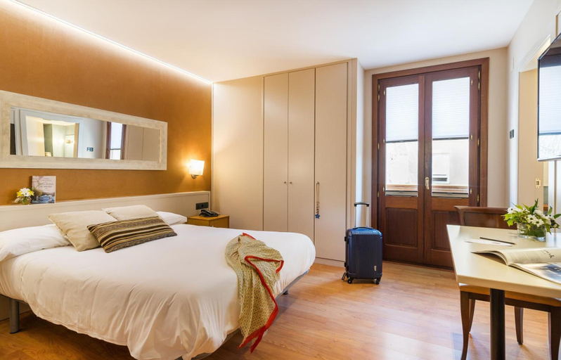 Bedroom 2, Els Caçadors, Girona