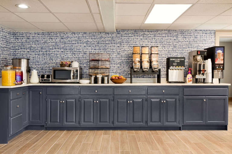 Food & Drinks 5, AmericInn by Wyndham Branson & Conference Center, Taney