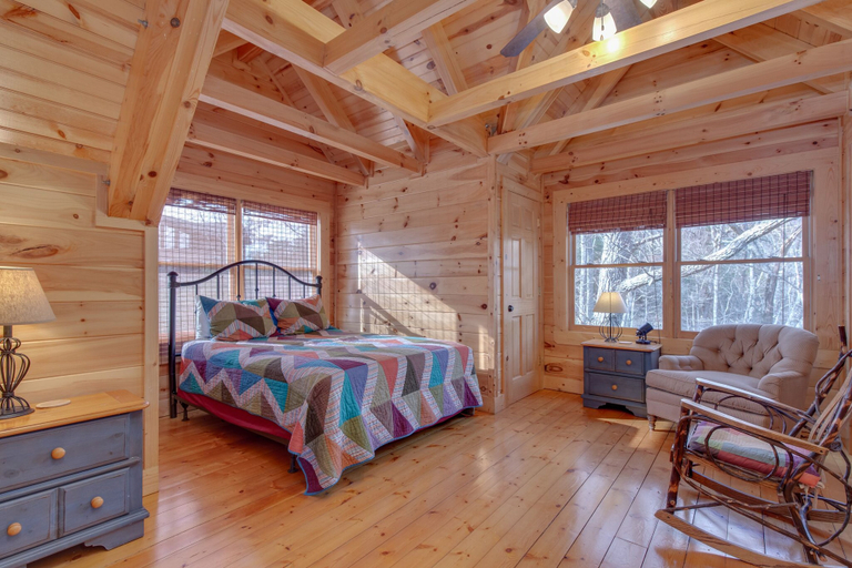 Bedroom 3, Clear Blue Morning, Sevier